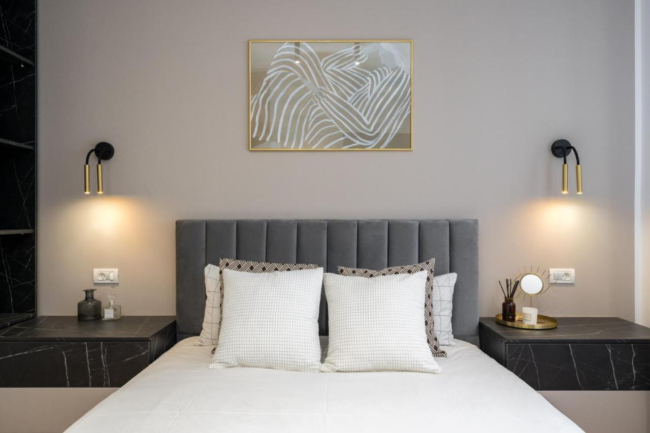 Crystal 3Bdr Apartment In Center Bucarest Esterno foto