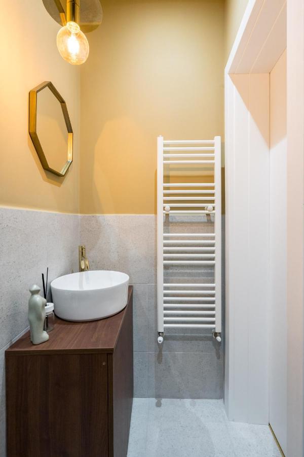 Crystal 3Bdr Apartment In Center Bucarest Esterno foto