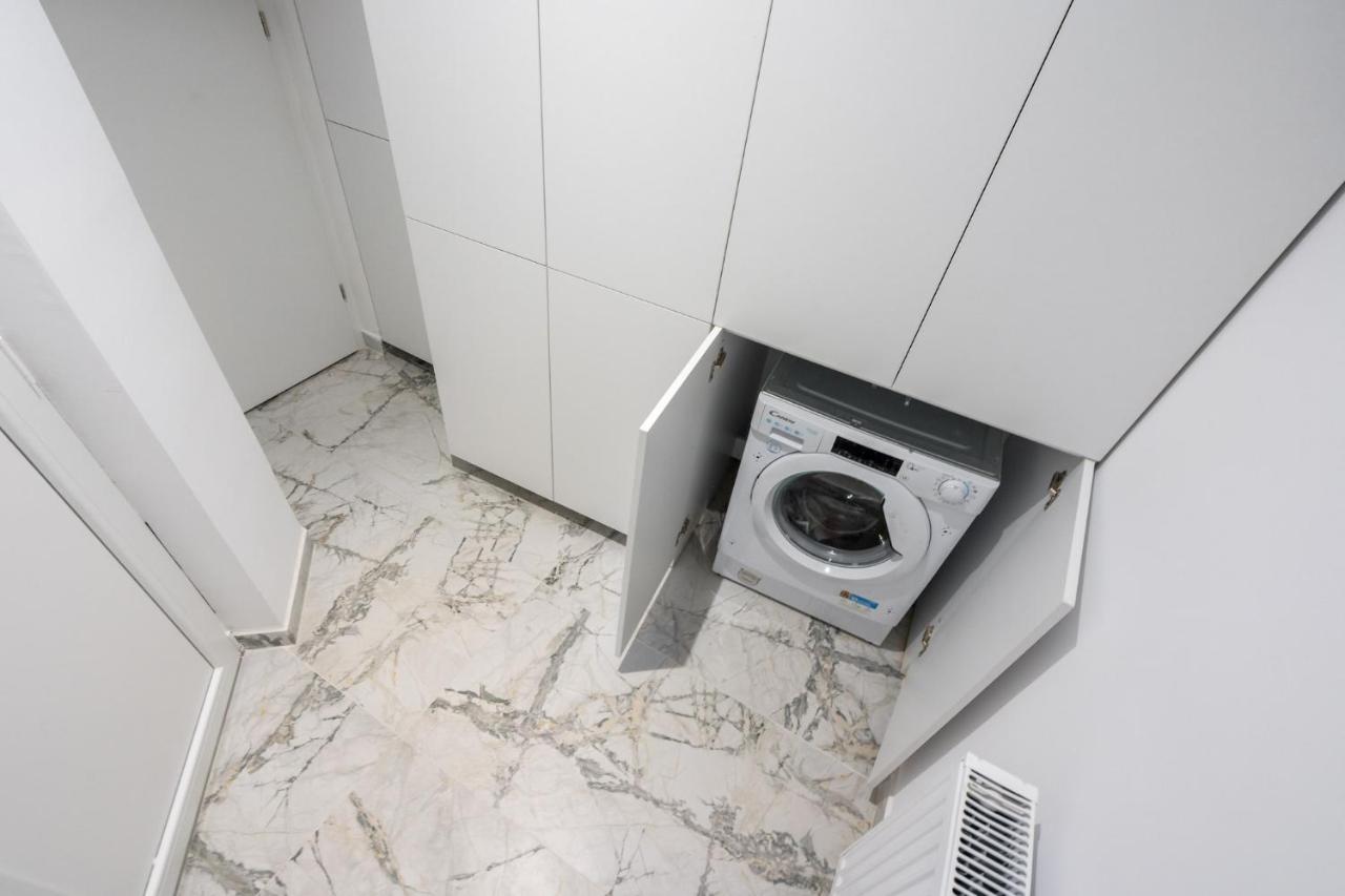 Crystal 3Bdr Apartment In Center Bucarest Esterno foto