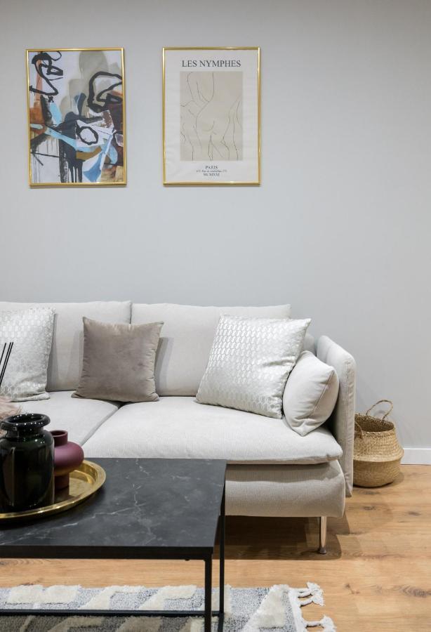 Crystal 3Bdr Apartment In Center Bucarest Esterno foto