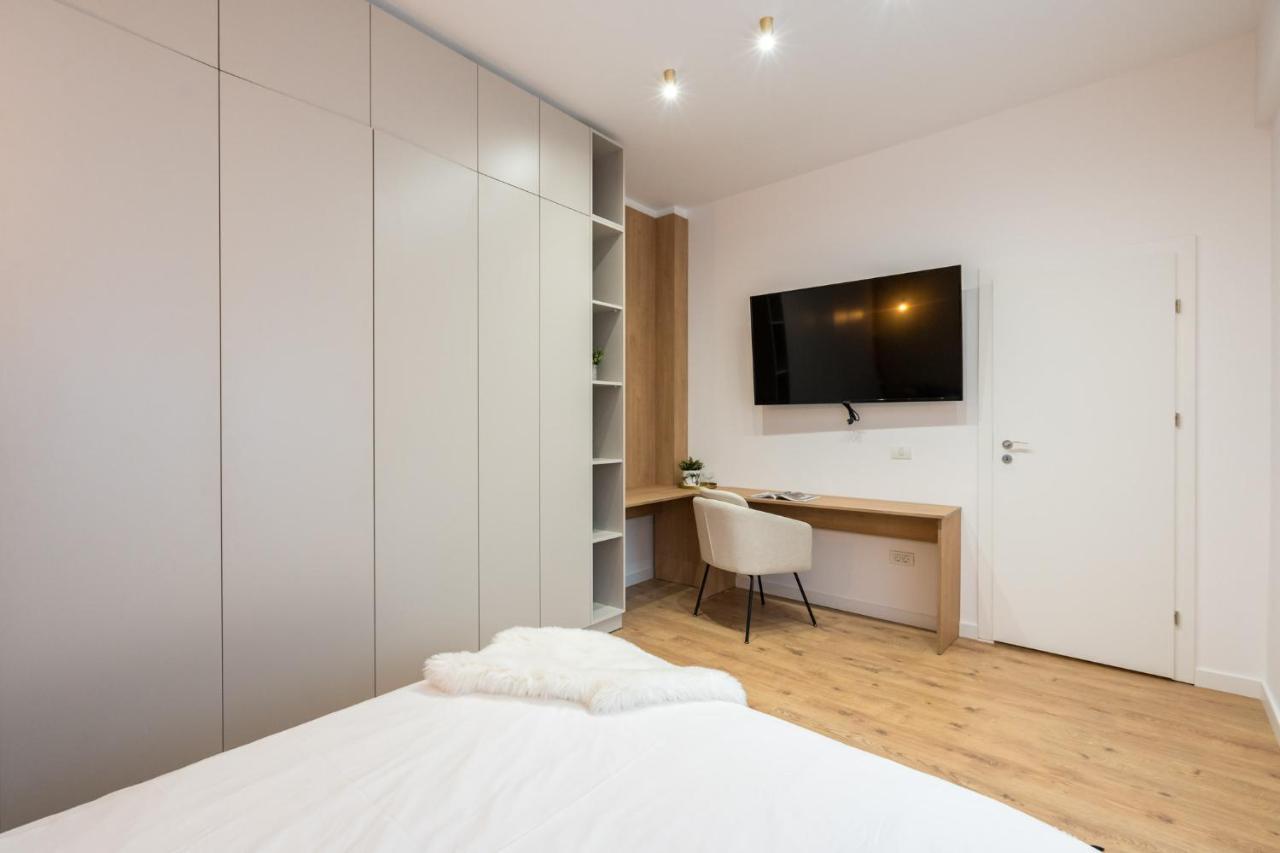 Crystal 3Bdr Apartment In Center Bucarest Esterno foto