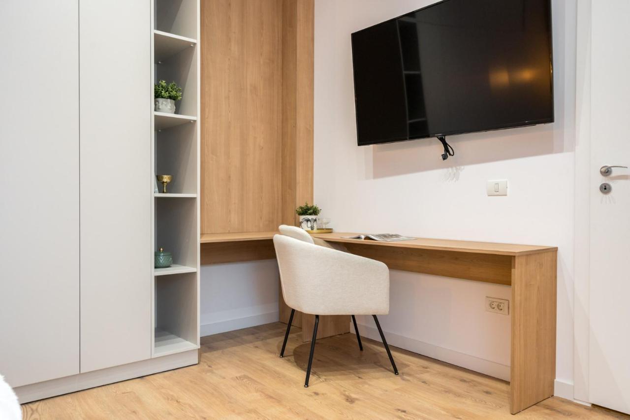 Crystal 3Bdr Apartment In Center Bucarest Esterno foto