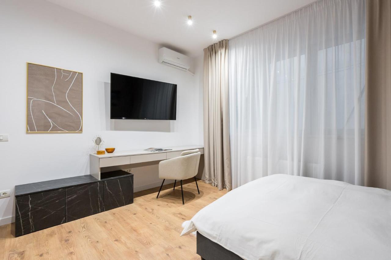 Crystal 3Bdr Apartment In Center Bucarest Esterno foto