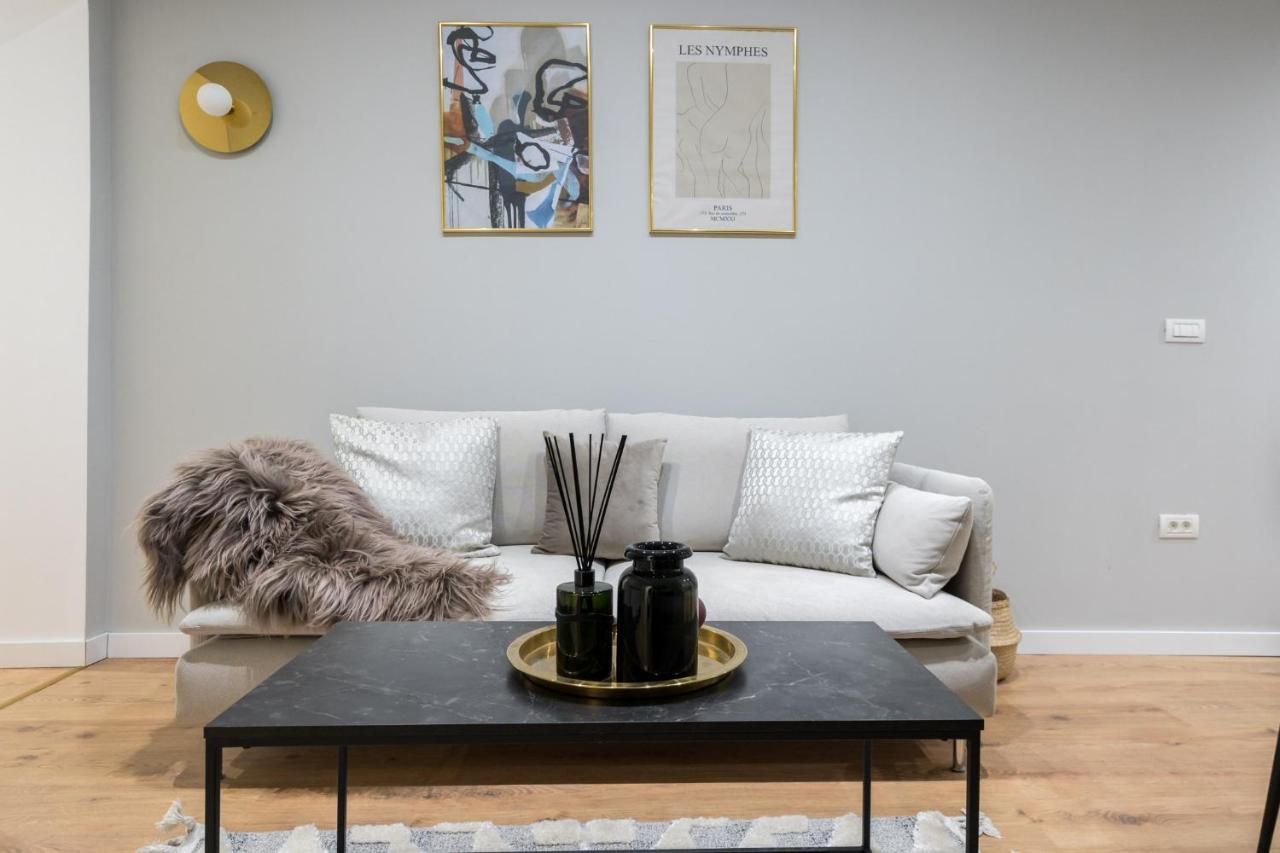 Crystal 3Bdr Apartment In Center Bucarest Esterno foto