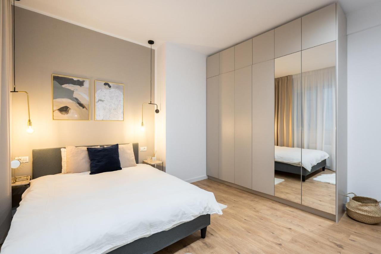 Crystal 3Bdr Apartment In Center Bucarest Esterno foto