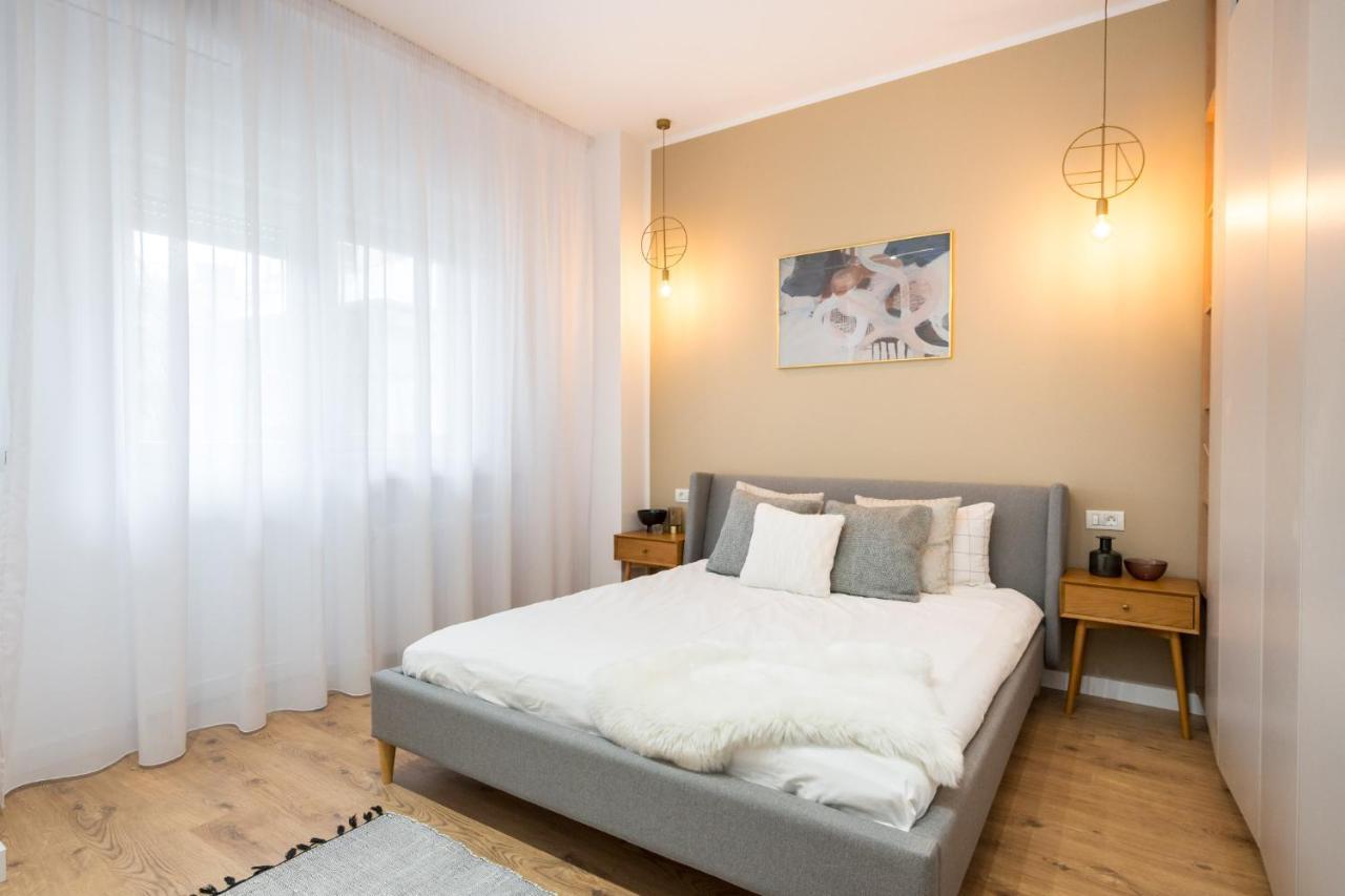 Crystal 3Bdr Apartment In Center Bucarest Esterno foto