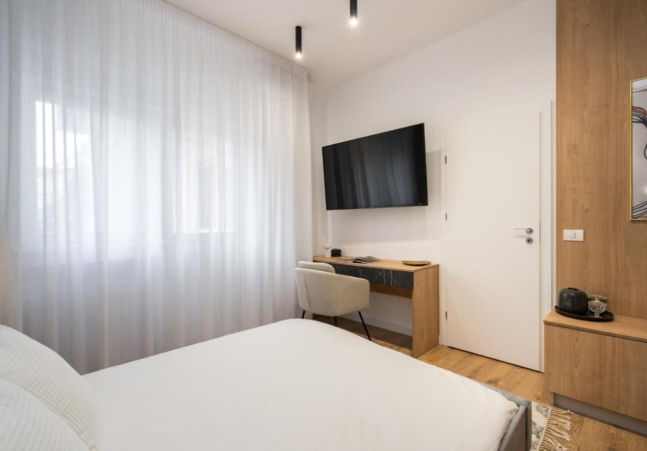Crystal 3Bdr Apartment In Center Bucarest Esterno foto