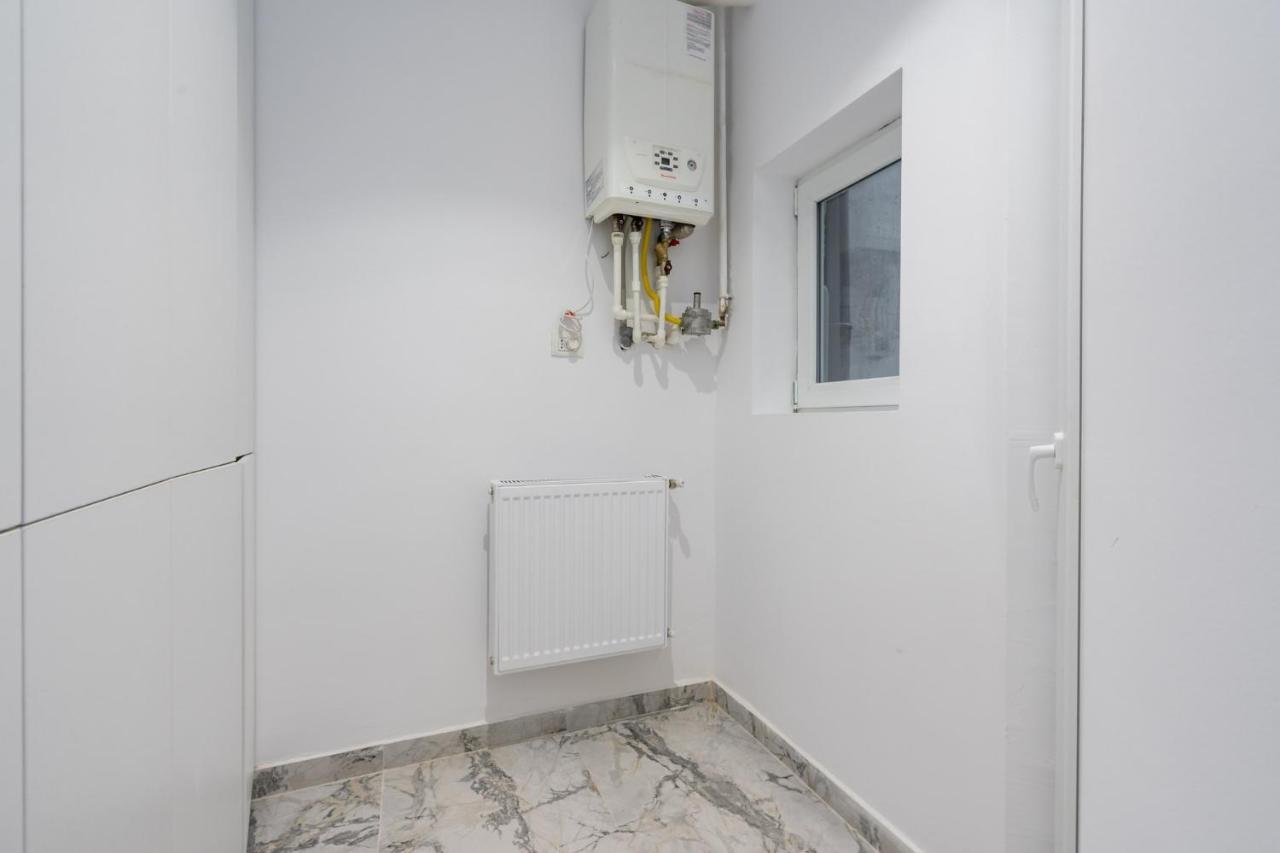 Crystal 3Bdr Apartment In Center Bucarest Esterno foto