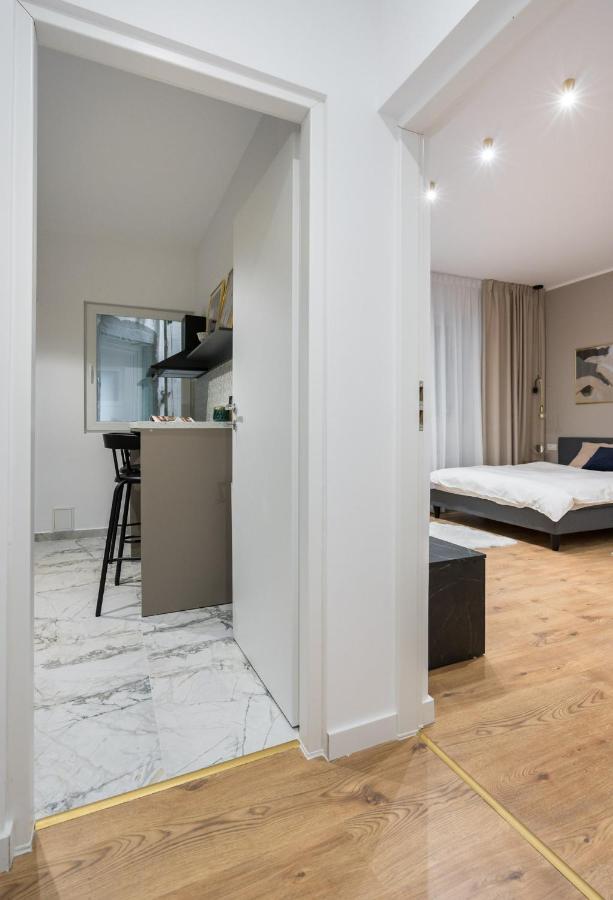 Crystal 3Bdr Apartment In Center Bucarest Esterno foto