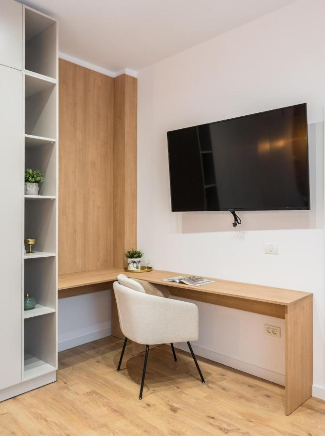 Crystal 3Bdr Apartment In Center Bucarest Esterno foto